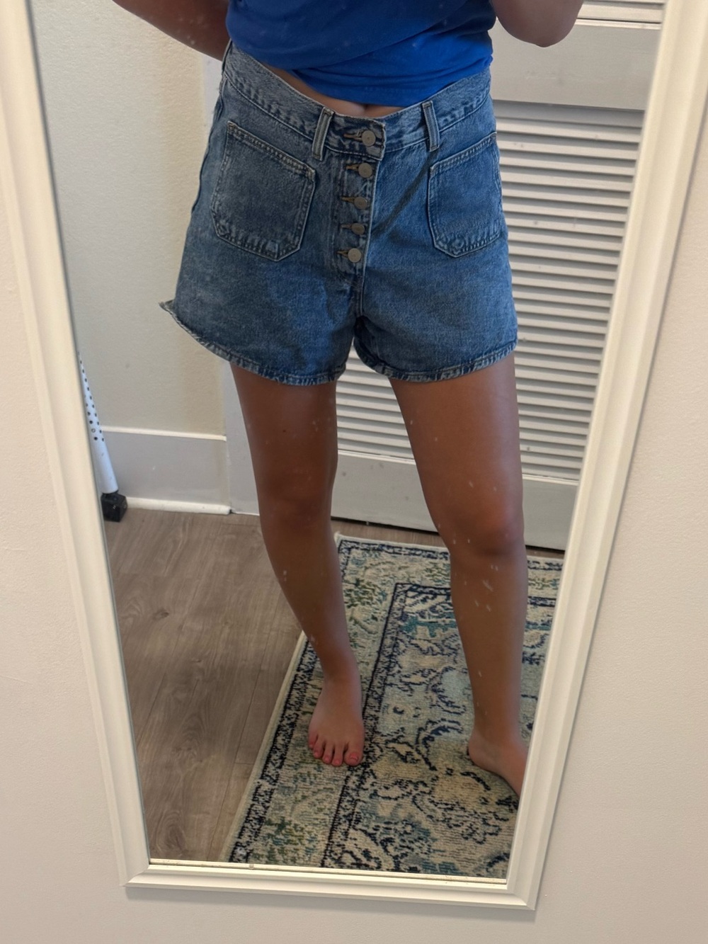 Levi’s 80s mom medium wash button fly high rise shorts size 31